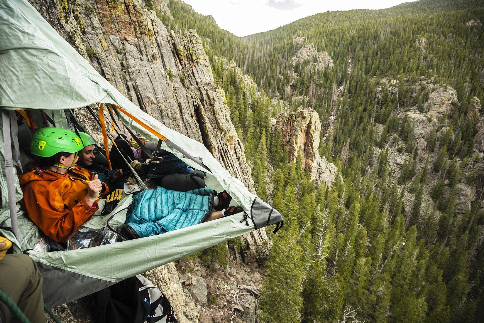 cliff-camping-3