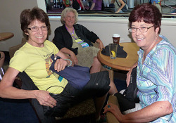 P1070978_PatLucyMeg2_6x4x240