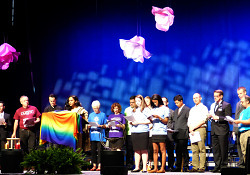 P1080014_LGBTlawPass3_6x4x240