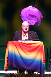 P1080025_LGBTlawPass6_4x6x240