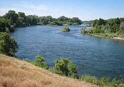 A beautiful river rolling past a much cleaner mile thanks to today’s UU crew.
