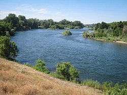 A beautiful river rolling past a much cleaner mile thanks to today’s UU crew.