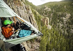 cliff-camping-3
